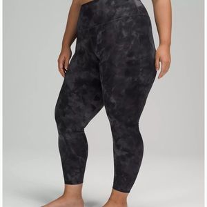Lululemon Align High Rise leggings. Size 2 25”